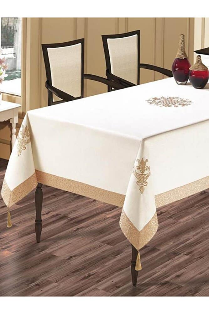 Nakışlı Püsküllü Dertsiz Leke Tutmaz Masa Örtüsü